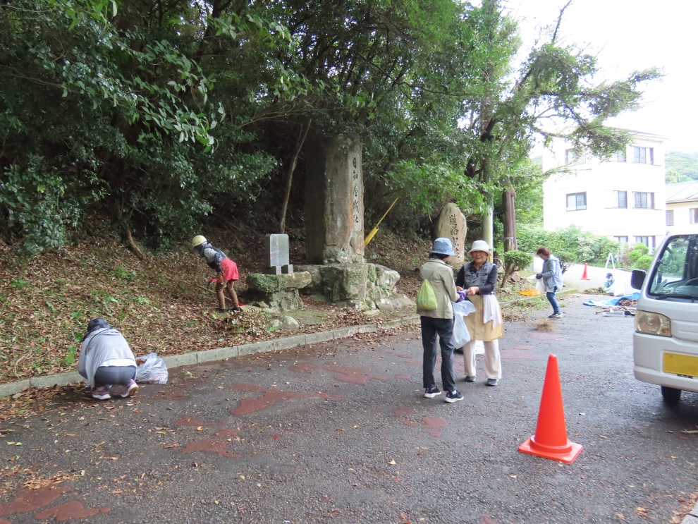神社ごみ拾い